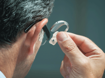 听力真相｜为何人多声音嘈杂时我们听不清？