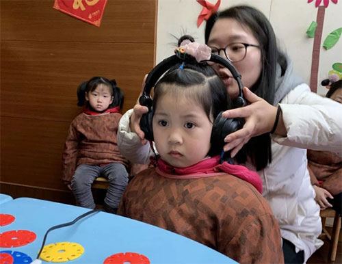 爱可声助听器曾为余杭的小朋友们检测听力及给听障人士送温暖