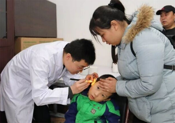 回顾爱可声曾在爱耳日传递助听项目