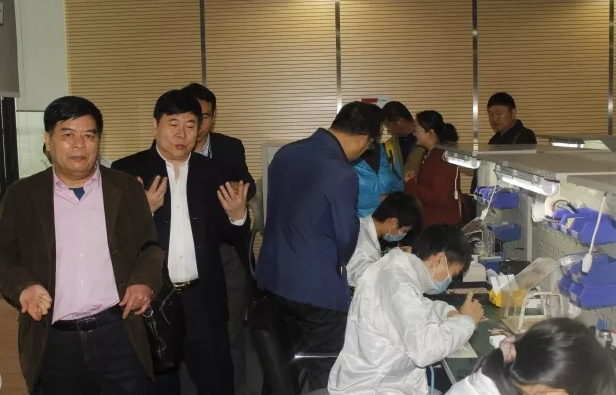 中国残疾人福利基金会一行曾参观访问爱可声助听器