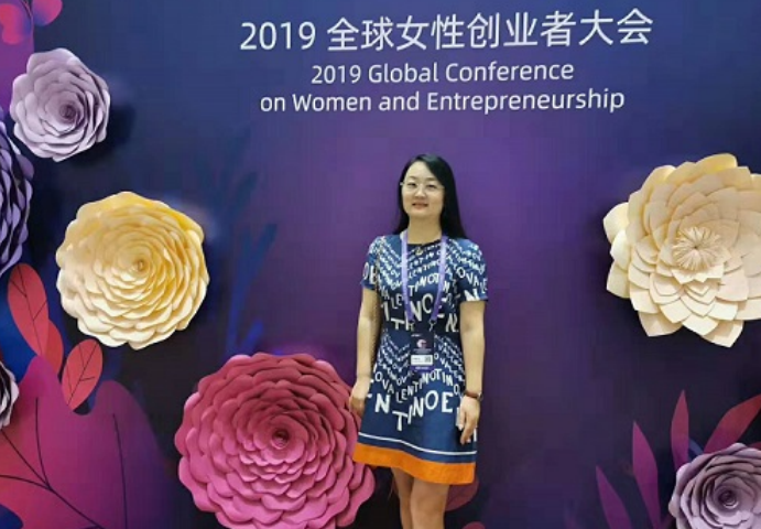 爱听科技执行董事姚秀萍女士曾受邀参加过全球女性创业者大会