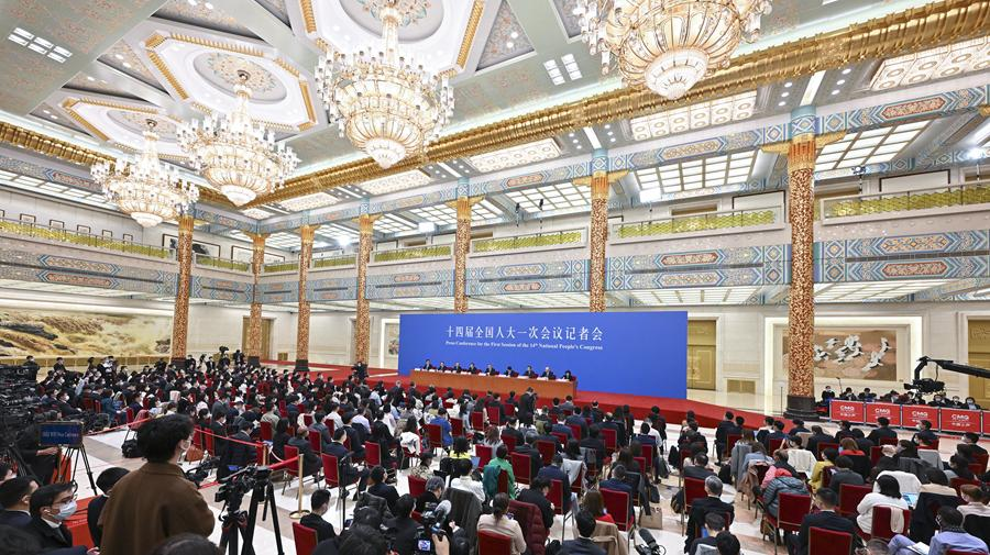 为什么要给民营企业提供良好营商环境？