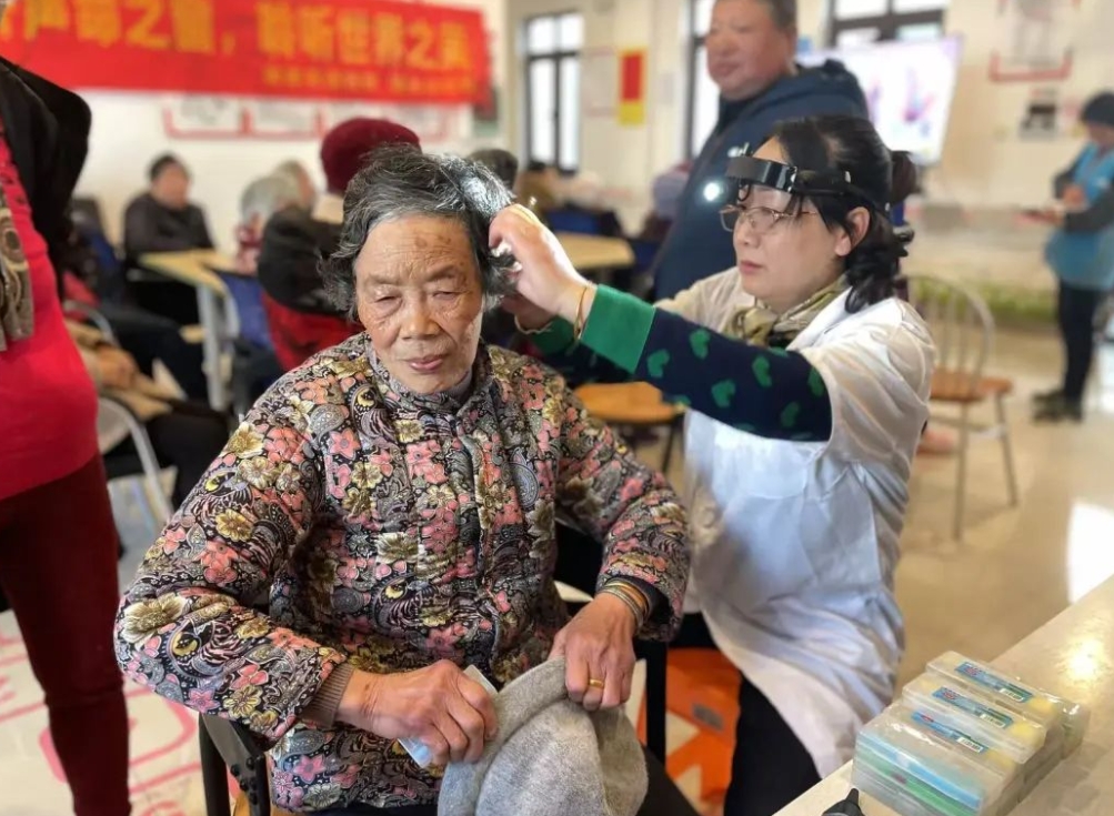 爱耳日公益行：爱可声助听器团队深入社区开展听力服务